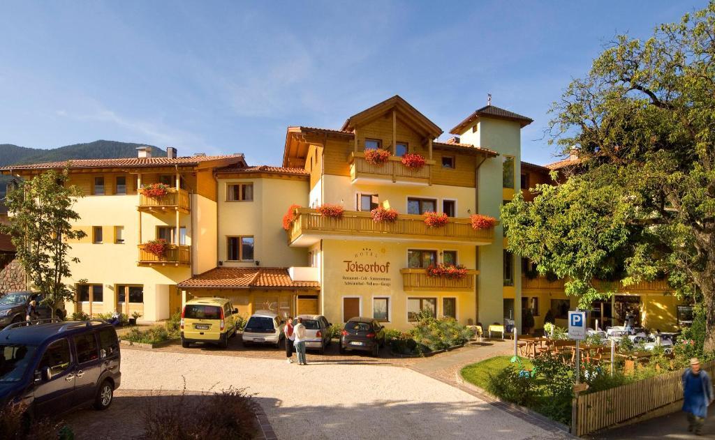 Wanderhotel Teiserhof Funes Exterior photo